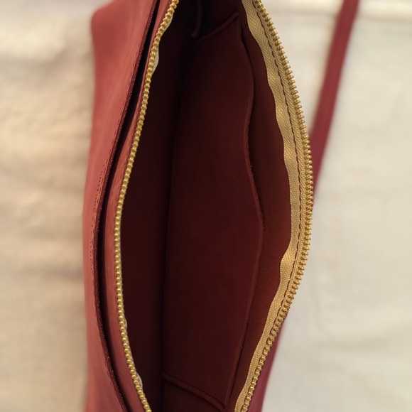Portland Leather Classic Poppy  Crossbody Bag - Picture 4 of 13